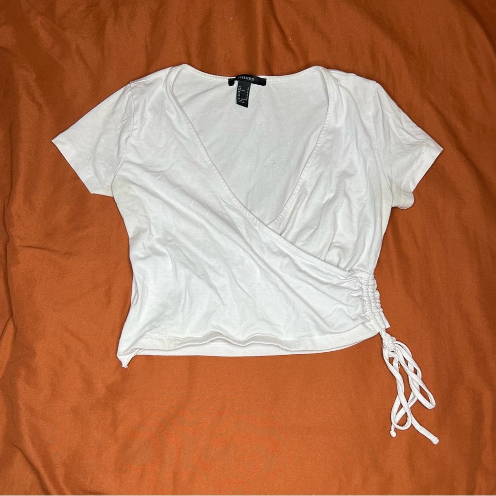 Cropped V-neck tee